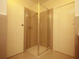 https://images.listonce.com.au/custom/160x/listings/8-maple-court-ringwood-east-vic-3135/574/01765574_img_07.jpg?KyUsI5uX1S4