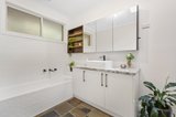 https://images.listonce.com.au/custom/160x/listings/8-nundah-drive-eltham-vic-3095/638/01631638_img_10.jpg?fMWIb2Xrhsk