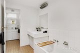 https://images.listonce.com.au/custom/160x/listings/8-park-lane-kew-vic-3101/051/01985051_img_09.jpg?5Cn9tY8tsvQ