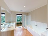 https://images.listonce.com.au/custom/160x/listings/8-paulette-close-st-helena-vic-3088/546/01572546_img_11.jpg?mTjazGMgUZI