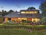 https://images.listonce.com.au/custom/160x/listings/8-pear-court-burwood-east-vic-3151/588/01684588_img_01.jpg?H9zGY8o66vA