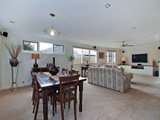 https://images.listonce.com.au/custom/160x/listings/8-plumtree-rise-croydon-hills-vic-3136/413/01525413_img_07.jpg?egFAaGlJiM8