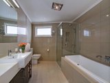 https://images.listonce.com.au/custom/160x/listings/8-plumtree-rise-croydon-hills-vic-3136/413/01525413_img_15.jpg?rdz_oOcHVoo