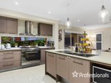 https://images.listonce.com.au/custom/160x/listings/8-regent-avenue-mooroolbark-vic-3138/783/01525783_img_06.jpg?l_ltDvEoXGM