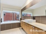 https://images.listonce.com.au/custom/160x/listings/8-regent-avenue-mooroolbark-vic-3138/783/01525783_img_13.jpg?-DfJ41aYEWI