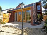https://images.listonce.com.au/custom/160x/listings/8-retreat-road-newtown-vic-3220/377/01699377_img_15.jpg?H3HnfFBACYg