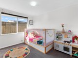 https://images.listonce.com.au/custom/160x/listings/8-saintfield-street-lara-vic-3212/381/01552381_img_08.jpg?WZby9fQ5UE8