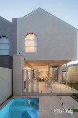 https://images.listonce.com.au/custom/160x/listings/8-sharp-street-northcote-vic-3070/216/01981216_img_11.jpg?NO1EMfZw83Y