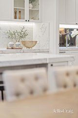 https://images.listonce.com.au/custom/160x/listings/8-st-albans-street-mount-waverley-vic-3149/135/01814135_img_09.jpg?AhxuTKluNf4