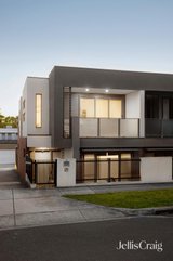 https://images.listonce.com.au/custom/160x/listings/8-stellar-place-bundoora-vic-3083/849/01976849_img_01.jpg?CVQpZT7OVTs