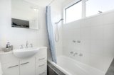 https://images.listonce.com.au/custom/160x/listings/8-tabor-mews-frankston-vic-3199/518/01927518_img_06.jpg?nAkHEdW_Su0
