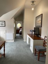 https://images.listonce.com.au/custom/160x/listings/8-tennyson-street-woodend-vic-3442/218/01905218_img_08.jpg?YFgIDWCDOlQ