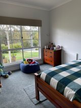https://images.listonce.com.au/custom/160x/listings/8-tennyson-street-woodend-vic-3442/218/01905218_img_15.jpg?Osx3XBR5uLQ