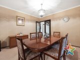 https://images.listonce.com.au/custom/160x/listings/8-thackeray-court-croydon-vic-3136/599/01525599_img_05.jpg?T90oz-5pU2Q