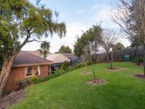 https://images.listonce.com.au/custom/160x/listings/8-trenton-place-mooroolbark-vic-3138/966/01523966_img_15.jpg?d1WhEo2X48Y