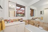 https://images.listonce.com.au/custom/160x/listings/8-view-point-drive-chirnside-park-vic-3116/021/01936021_img_03.jpg?vuTudS6Ianc