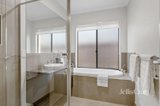 https://images.listonce.com.au/custom/160x/listings/8-viewhill-court-doreen-vic-3754/323/01986323_img_10.jpg?VEZZoEHnLrU