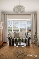 https://images.listonce.com.au/custom/160x/listings/8-vincent-mews-chirnside-park-vic-3116/362/01907362_img_07.jpg?adarNwbaEQU