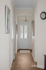 https://images.listonce.com.au/custom/160x/listings/8-vincent-mews-chirnside-park-vic-3116/362/01907362_img_13.jpg?CK6pdqLIXoI