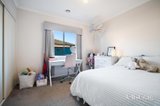 https://images.listonce.com.au/custom/160x/listings/8-waterside-close-miners-rest-vic-3352/888/01753888_img_19.jpg?nu30yJl56bY