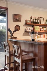 https://images.listonce.com.au/custom/160x/listings/8-whitefriars-way-donvale-vic-3111/164/01954164_img_11.jpg?QMxyVgBGcM4