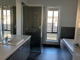 https://images.listonce.com.au/custom/160x/listings/8-winlaton-way-woodend-vic-3442/220/01768220_img_01.jpg?5Jq8GZoCgUA