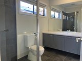 https://images.listonce.com.au/custom/160x/listings/8-winlaton-way-woodend-vic-3442/220/01768220_img_02.jpg?k_BFRNCtRdc