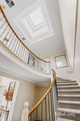 https://images.listonce.com.au/custom/160x/listings/8-wombat-court-greensborough-vic-3088/754/01982754_img_11.jpg?N1MNkdB_1Fg