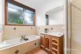 https://images.listonce.com.au/custom/160x/listings/8-yarana-drive-mount-helen-vic-3350/694/01899694_img_22.jpg?qYhKNiSTAw8