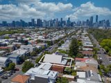 https://images.listonce.com.au/custom/160x/listings/80-ross-street-port-melbourne-vic-3207/008/01090008_img_09.jpg?TjxR4jBfyME