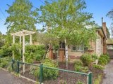 https://images.listonce.com.au/custom/160x/listings/804-skipton-street-redan-vic-3350/062/01049062_img_01.jpg?4fs0pNxfSk8