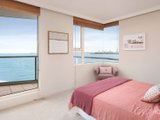 https://images.listonce.com.au/custom/160x/listings/808107-beach-street-port-melbourne-vic-3207/251/01090251_img_06.jpg?y0W9F7DatH8