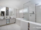 https://images.listonce.com.au/custom/160x/listings/81-oakbank-street-newport-vic-3015/739/01203739_img_09.jpg?tdyi5PcZ284