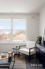 https://images.listonce.com.au/custom/160x/listings/8102-keon-street-thornbury-vic-3071/548/01779548_img_04.jpg?uidcfjTNfJo