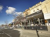 https://images.listonce.com.au/custom/160x/listings/8168-victoria-avenue-albert-park-vic-3206/521/01087521_img_09.jpg?rxbJ564qMOs