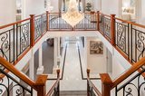 https://images.listonce.com.au/custom/160x/listings/818-highbury-road-glen-waverley-vic-3150/667/01900667_img_17.jpg?1LLkWxWEFdw