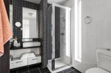 https://images.listonce.com.au/custom/160x/listings/8182-albert-road-south-melbourne-vic-3205/119/01336119_img_09.jpg?8vDEdpHJm9o