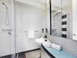https://images.listonce.com.au/custom/160x/listings/81a-ormond-esplanade-elwood-vic-3184/077/01794077_img_08.jpg?hlv1SMcHlJQ