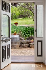 https://images.listonce.com.au/custom/160x/listings/82-alma-road-panton-hill-vic-3759/081/01983081_img_25.jpg?BbrJGGye92U