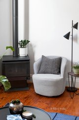 https://images.listonce.com.au/custom/160x/listings/82-barnett-street-kensington-vic-3031/722/01034722_img_06.jpg?ABW77VjJ4yA