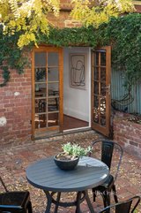 https://images.listonce.com.au/custom/160x/listings/82-barnett-street-kensington-vic-3031/722/01034722_img_11.jpg?OAZBEhCiWTc
