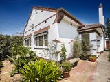 https://images.listonce.com.au/custom/160x/listings/82-commercial-road-prahran-vic-3181/701/01087701_img_01.jpg?Au17jhm1lXk