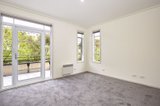 https://images.listonce.com.au/custom/160x/listings/82-graham-street-port-melbourne-vic-3207/372/01720372_img_02.jpg?hs2YLFzVTOw