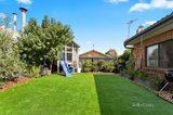 https://images.listonce.com.au/custom/160x/listings/82-hook-street-altona-meadows-vic-3028/076/01200076_img_05.jpg?WYe_j5Xm01E