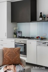 https://images.listonce.com.au/custom/160x/listings/822-24-warleigh-grove-brighton-vic-3186/547/01899547_img_13.jpg?vmS-qq6zBOQ
