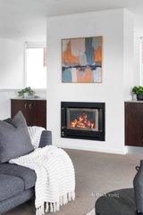 https://images.listonce.com.au/custom/160x/listings/822-livingstone-road-eltham-vic-3095/537/01522537_img_07.jpg?YyJw3-13x3Y