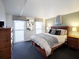 https://images.listonce.com.au/custom/160x/listings/83-carter-street-middle-park-vic-3206/484/01087484_img_06.jpg?IK-bBxzRJWg