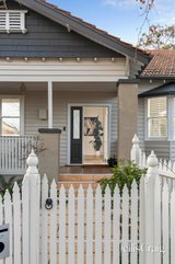 https://images.listonce.com.au/custom/160x/listings/83-linacre-road-hampton-vic-3188/981/01935981_img_19.jpg?-FYeJwBtrEE