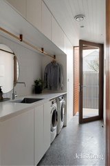 https://images.listonce.com.au/custom/160x/listings/83-mitchell-street-northcote-vic-3070/796/01950796_img_21.jpg?XLFr4I0Oyt0