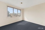 https://images.listonce.com.au/custom/160x/listings/83-york-street-strathmore-vic-3041/335/01970335_img_07.jpg?3W-2aX2OLgg